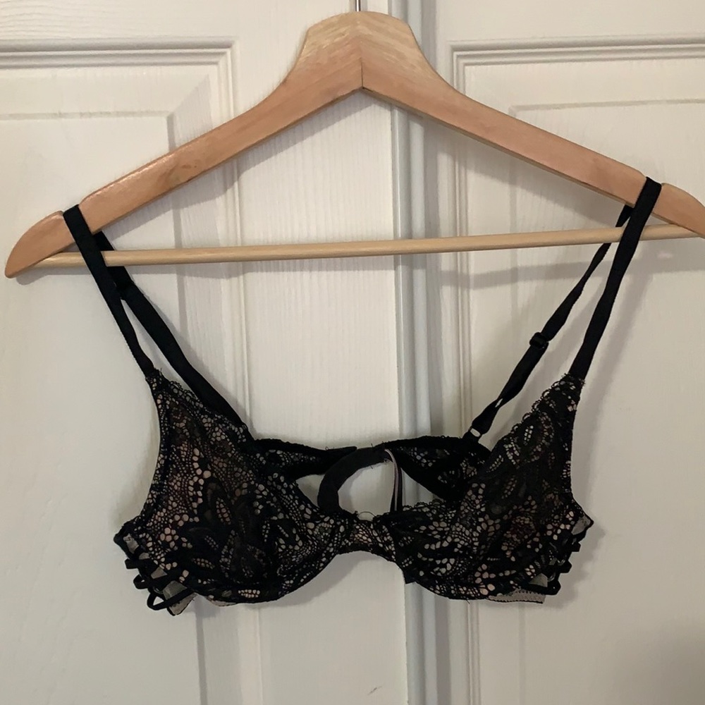 NWOT Victoria Secret bra 32b